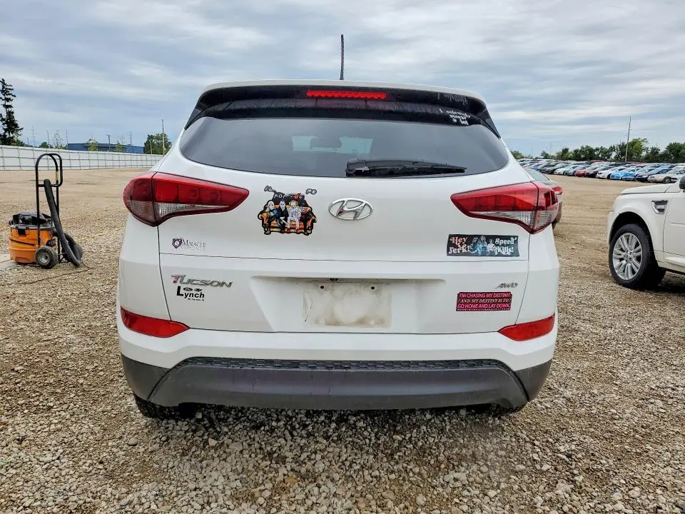 2016 HYUNDAI TUCSON SE  