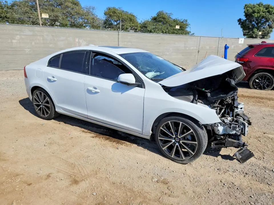 2018 VOLVO S60 DYNAMIC  
