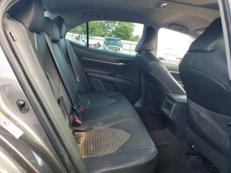 2018 TOYOTA CAMRY SE  