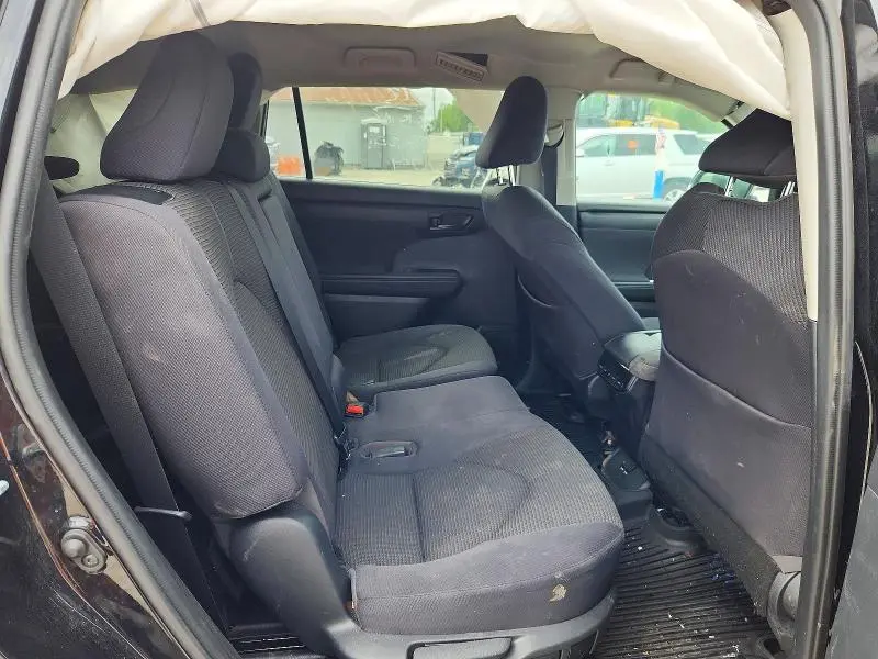 2021 TOYOTA HIGHLANDER LE  