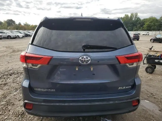 2019 TOYOTA HIGHLANDER SE  