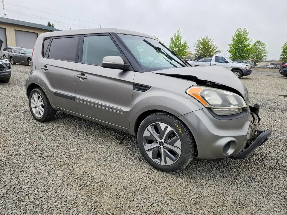 2013 KIA SOUL +  