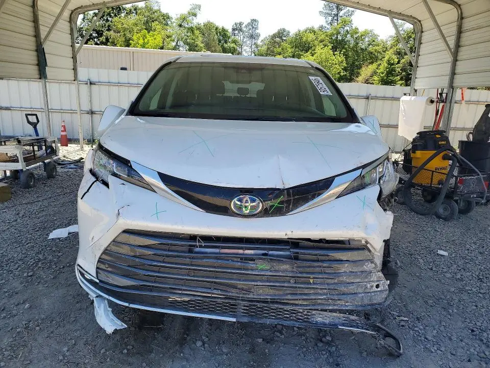2024 TOYOTA SIENNA LIMITED 7-PASSENGER  