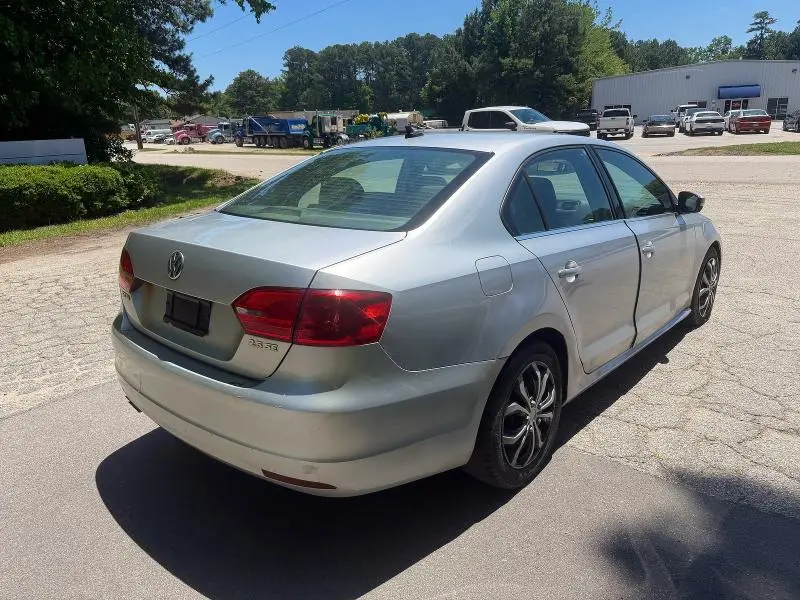 2013 VOLKSWAGEN JETTA SE  