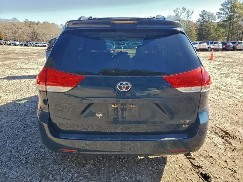 2012 TOYOTA SIENNA LE  