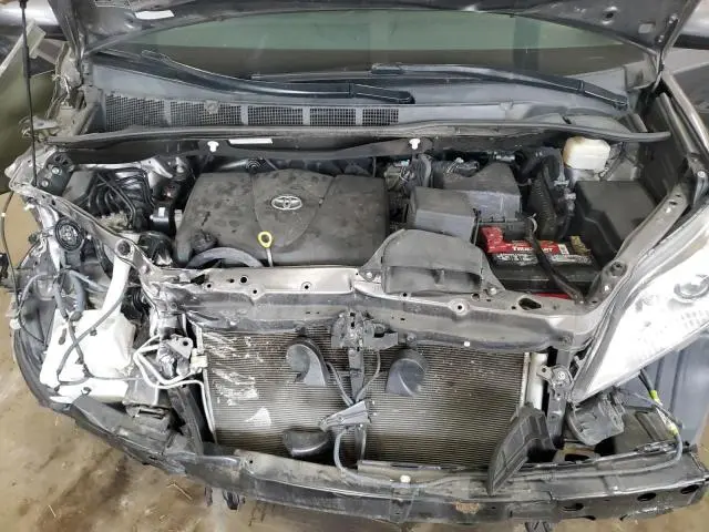 2017 TOYOTA SIENNA XLE