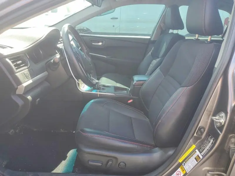 2016 TOYOTA CAMRY SE  