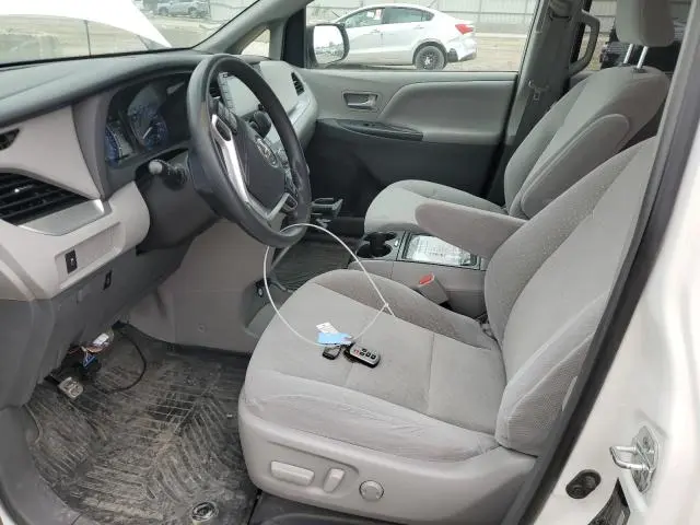 2019 TOYOTA SIENNA LE  