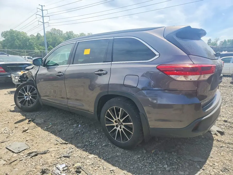2017 TOYOTA HIGHLANDER SE  
