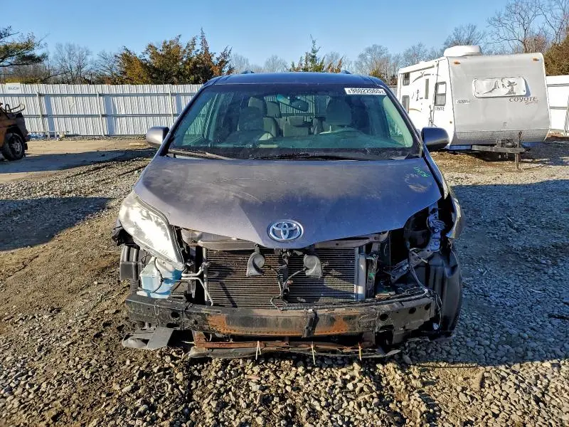 2015 TOYOTA SIENNA LE  