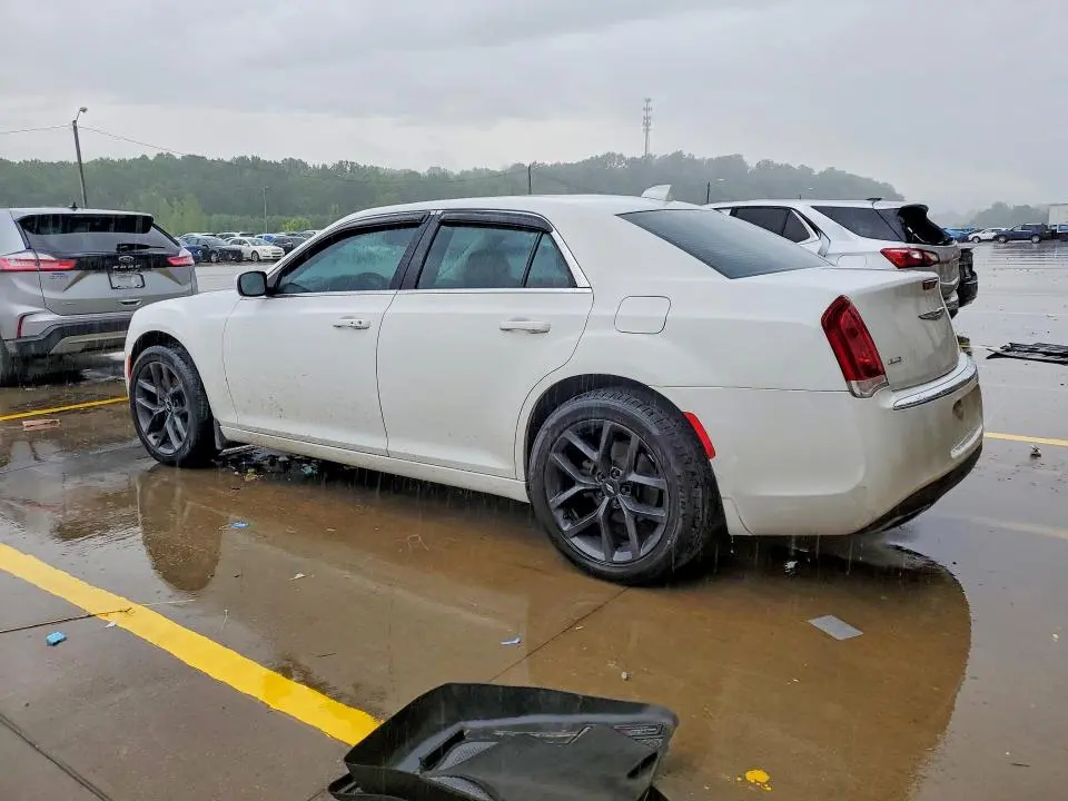 2017 CHRYSLER 300 LIMITED  