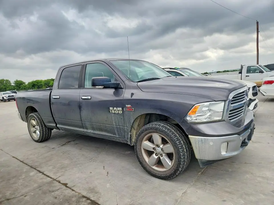 2016 RAM 1500 SLT  