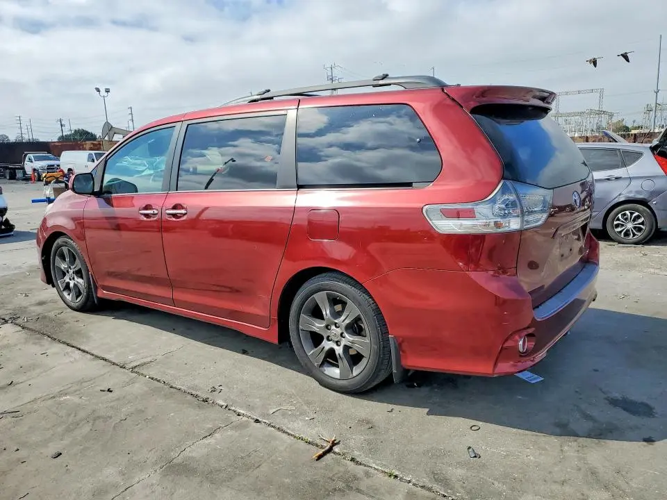 2015 TOYOTA SIENNA SE PREMIUM 8-PASSENGER  