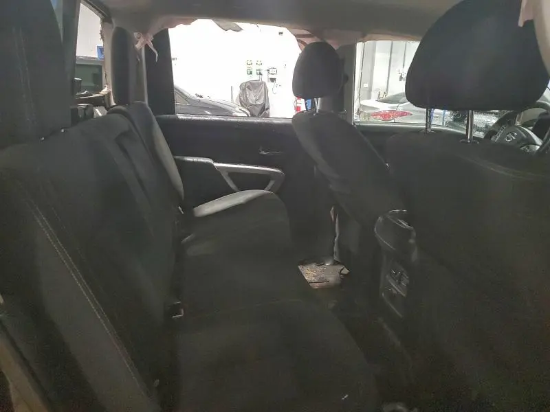 2017 NISSAN TITAN SV  