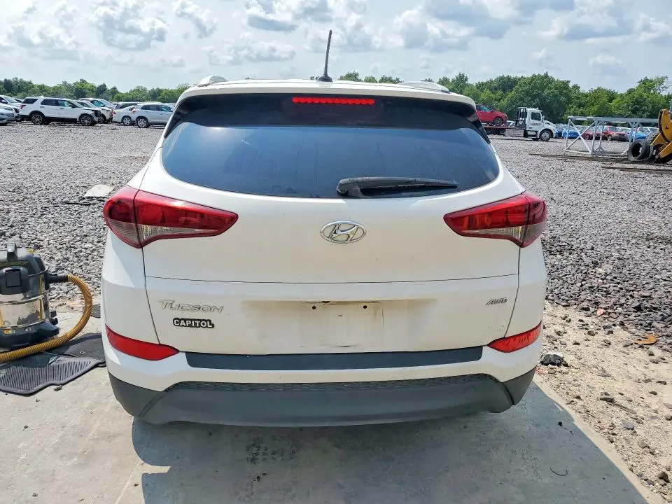 2017 HYUNDAI TUCSON SE  
