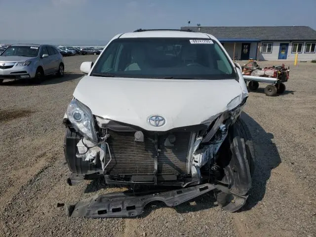 2015 TOYOTA SIENNA LE  