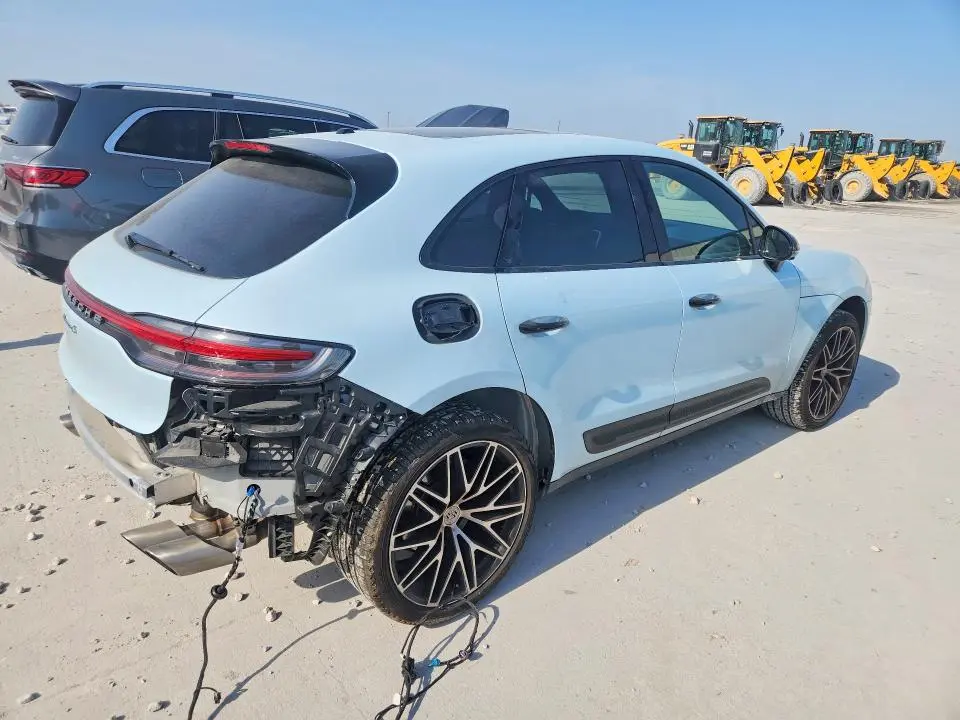 2025 PORSCHE MACAN   
