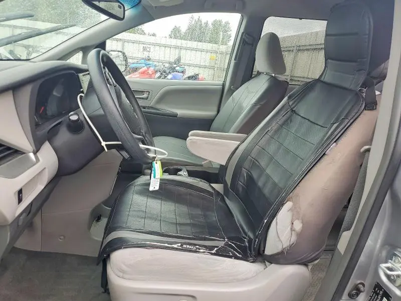 2015 TOYOTA SIENNA LE  