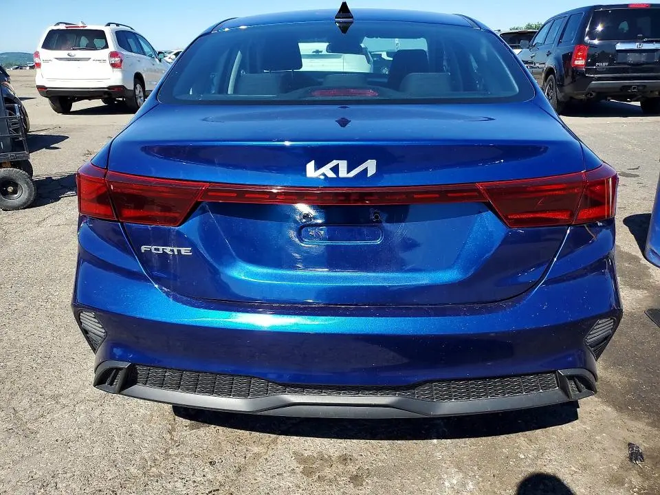 2024 KIA FORTE LXS  
