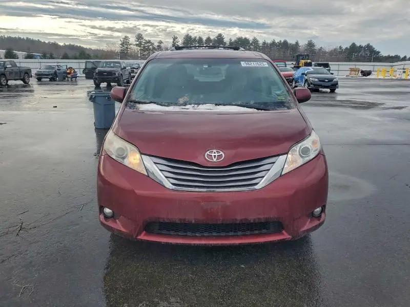 2016 TOYOTA SIENNA XLE  