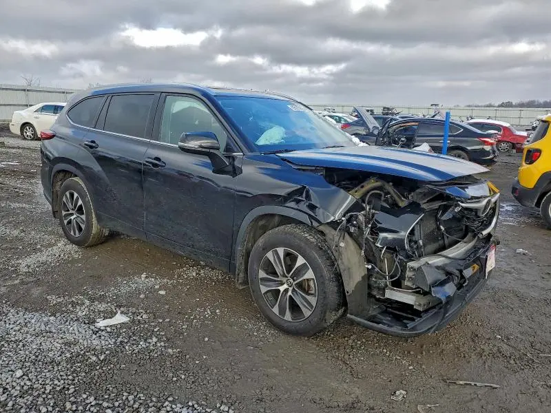 2020 TOYOTA HIGHLANDER XLE  