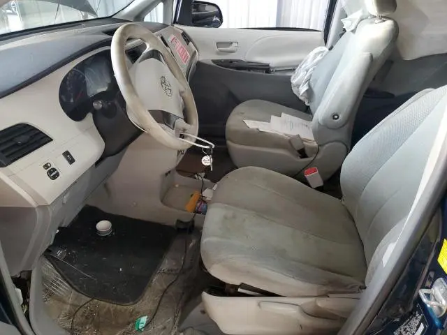 2011 TOYOTA SIENNA   