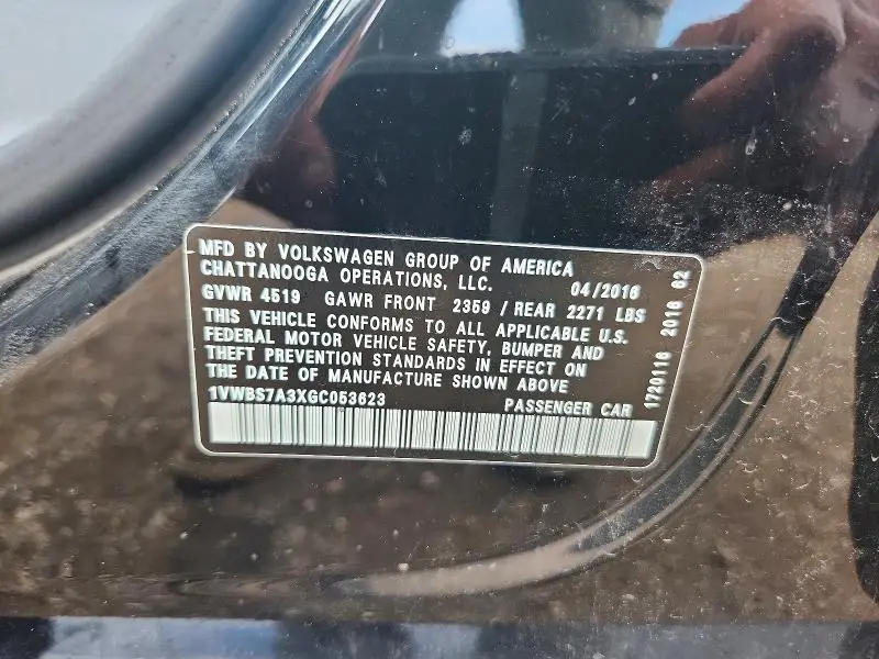 2016 VOLKSWAGEN PASSAT SE  