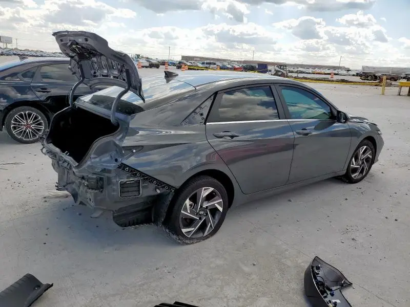 2024 HYUNDAI ELANTRA SEL  