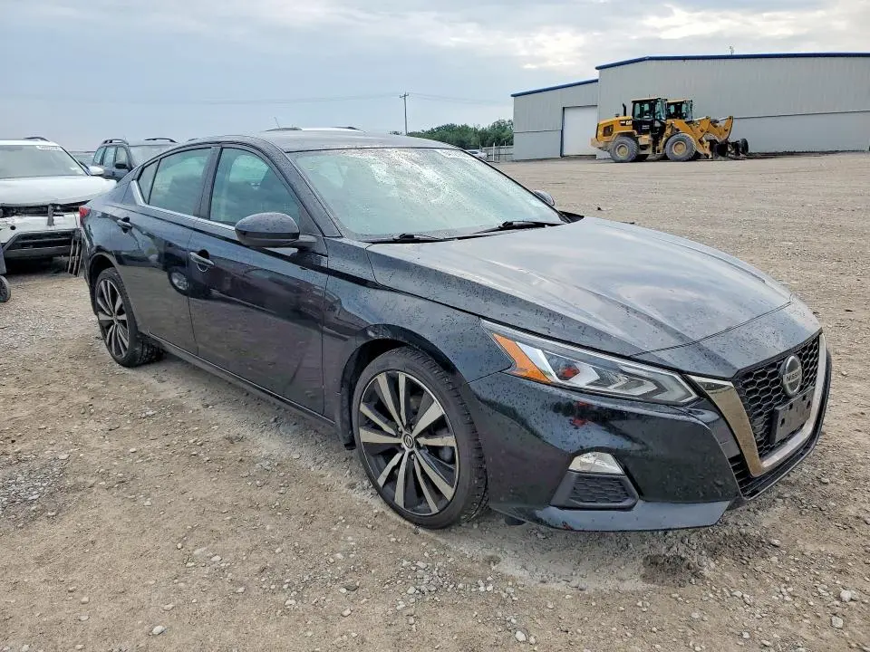 2019 NISSAN ALTIMA SR  