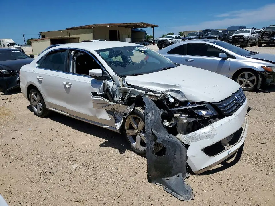 2014 VOLKSWAGEN PASSAT S  