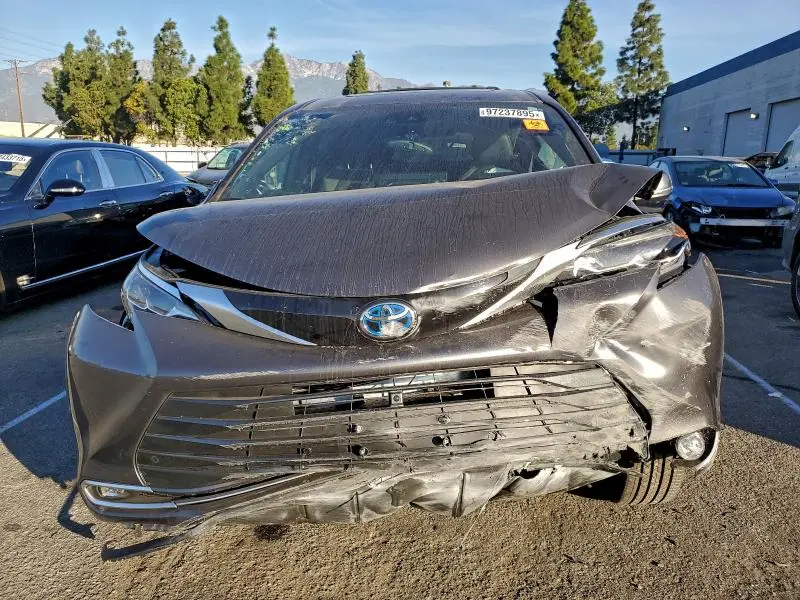 2025 TOYOTA SIENNA LIMITED  