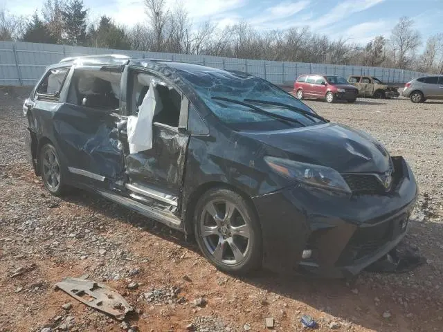 2018 TOYOTA SIENNA SE