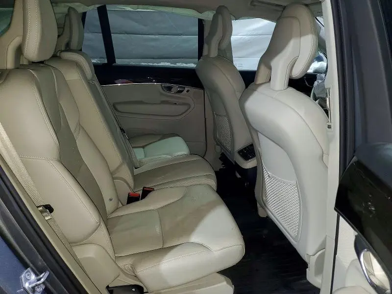 2017 VOLVO XC90 T6  