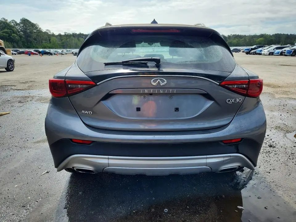 2019 INFINITI QX30 LUXE  