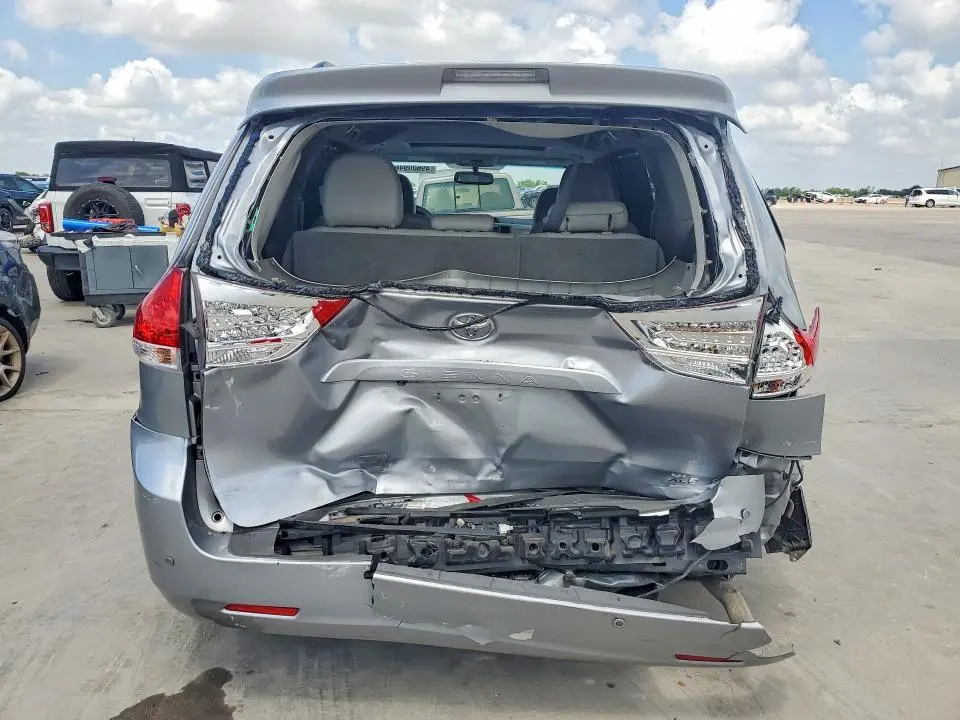 2011 TOYOTA SIENNA XLE 8-PASSENGER  