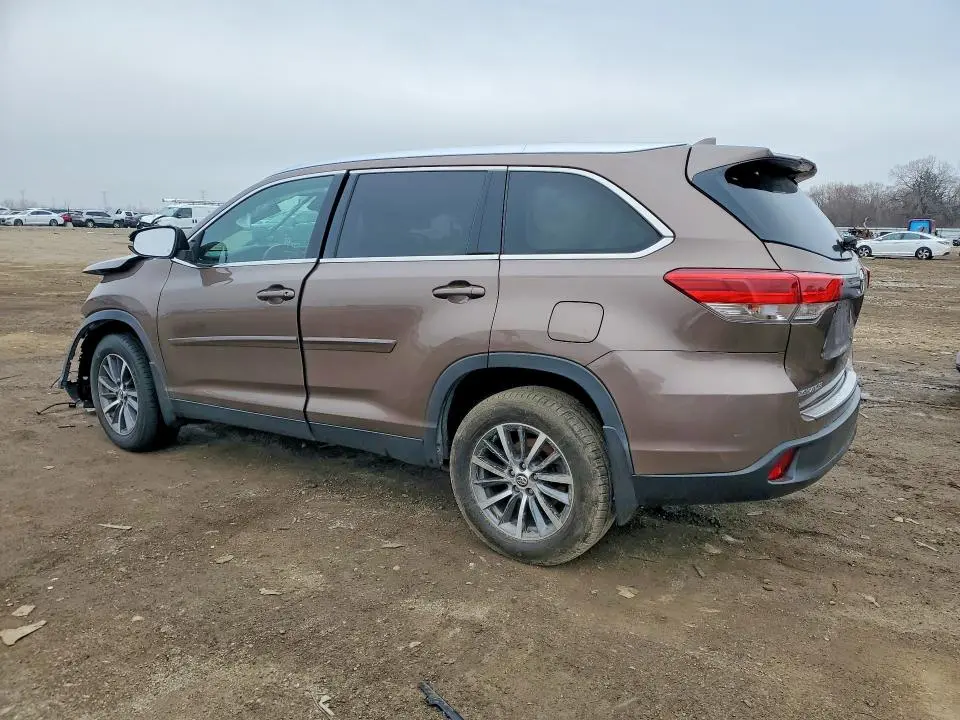 2019 TOYOTA HIGHLANDER XLE  