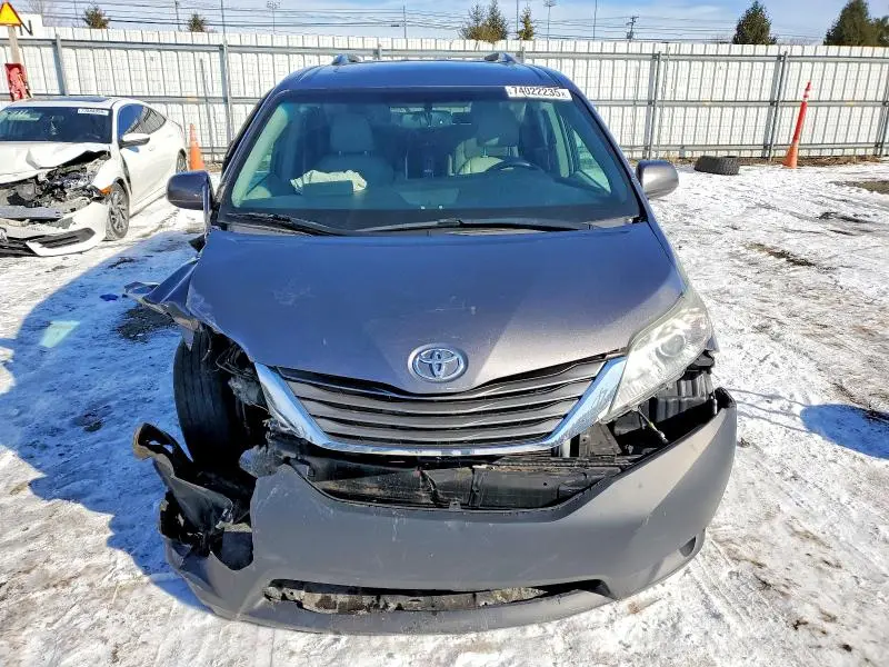 2017 TOYOTA SIENNA   