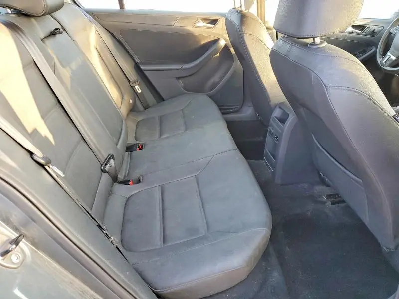 2011 VOLKSWAGEN JETTA SE  