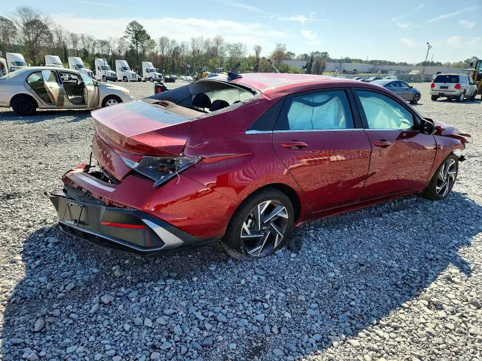 2024 HYUNDAI ELANTRA SEL  