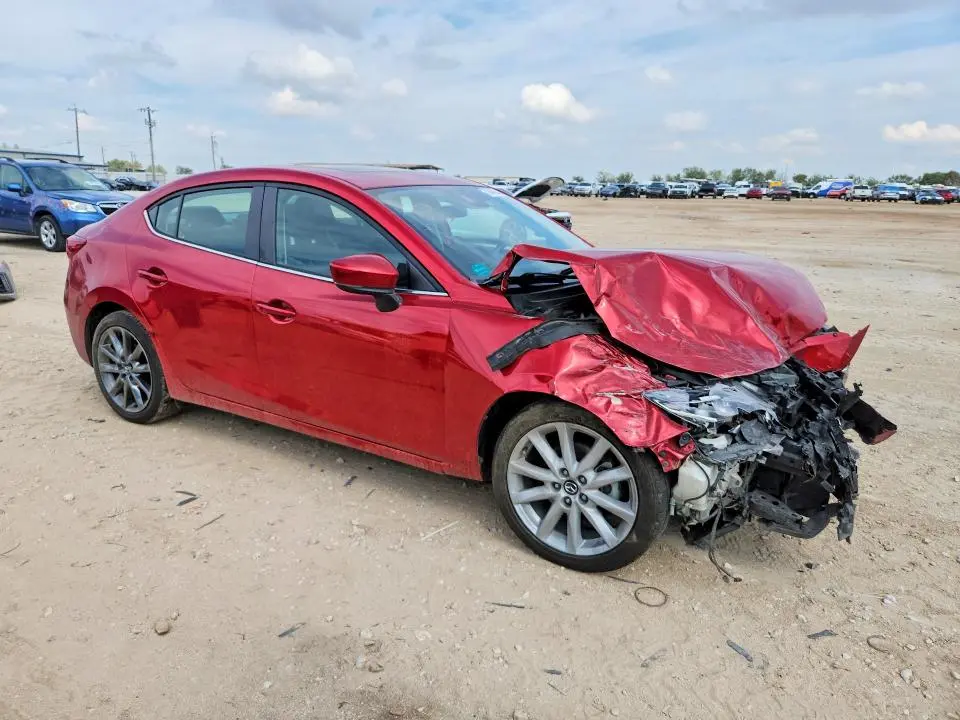 2018 MAZDA 3 TOURING  