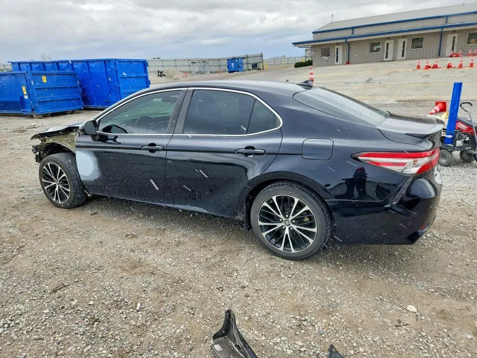 2019 TOYOTA CAMRY SE  
