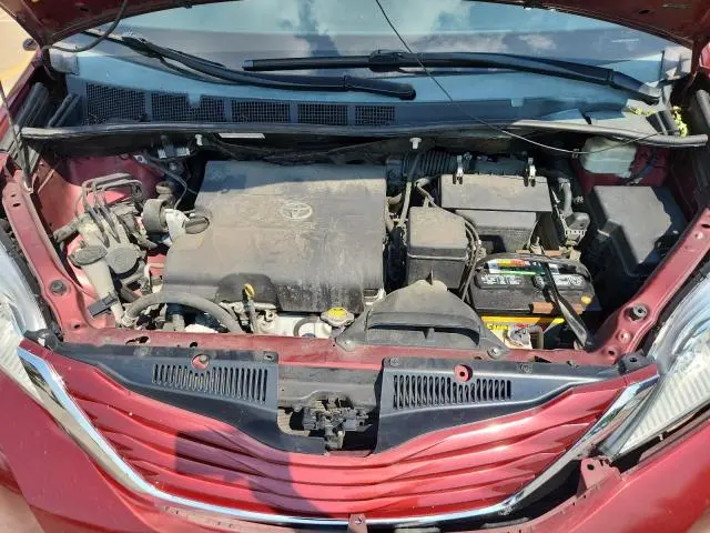 2015 TOYOTA SIENNA LE  
