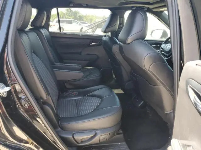 2022 TOYOTA HIGHLANDER XSE  