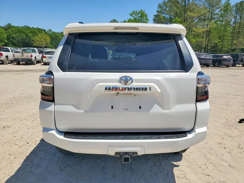 2024 TOYOTA 4RUNNER SR5  