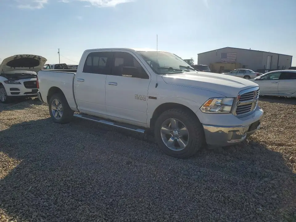 2016 RAM 1500 SLT  