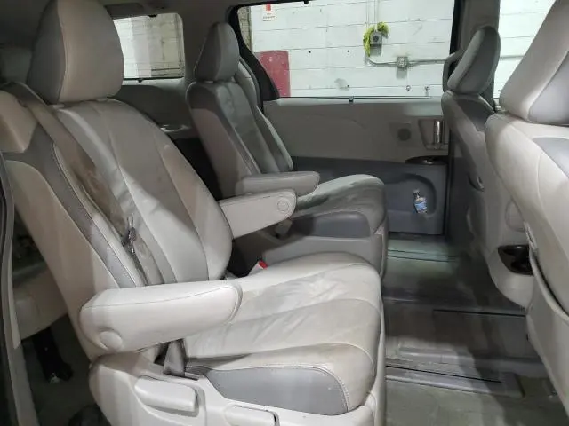 2013 TOYOTA SIENNA XLE  
