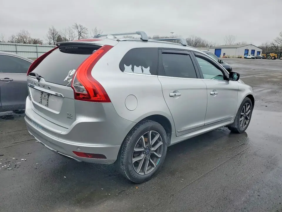 2017 VOLVO XC60 T6 DYNAMIC  