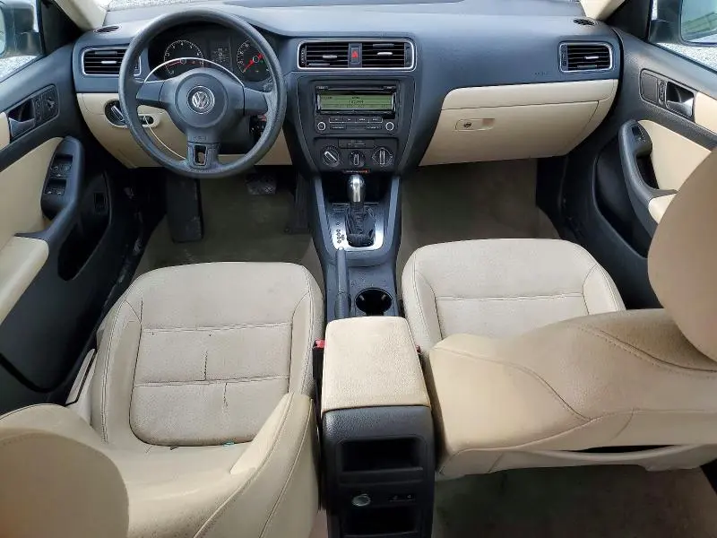 2011 VOLKSWAGEN JETTA SE  