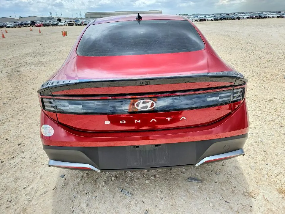 2025 HYUNDAI SONATA SE  