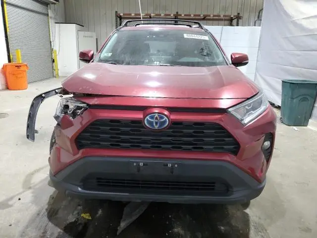 2021 TOYOTA RAV4 XLE  